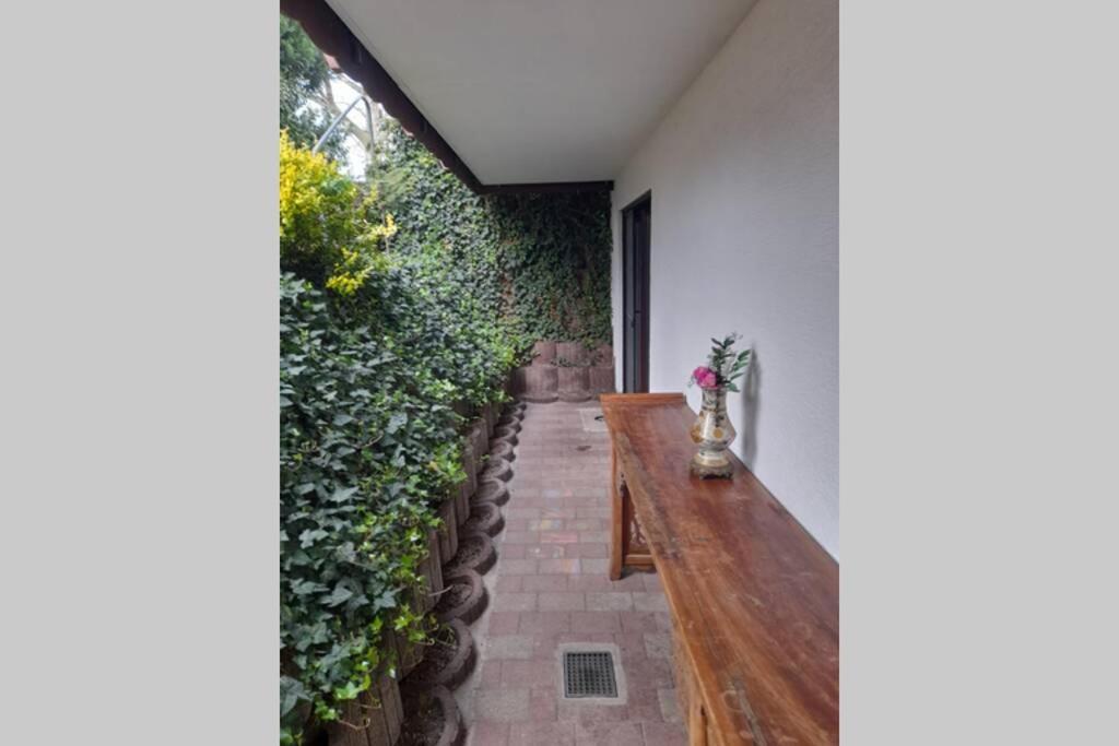 Souterrain Wohnung In เบนส์ไฮม์ ภายนอก รูปภาพ