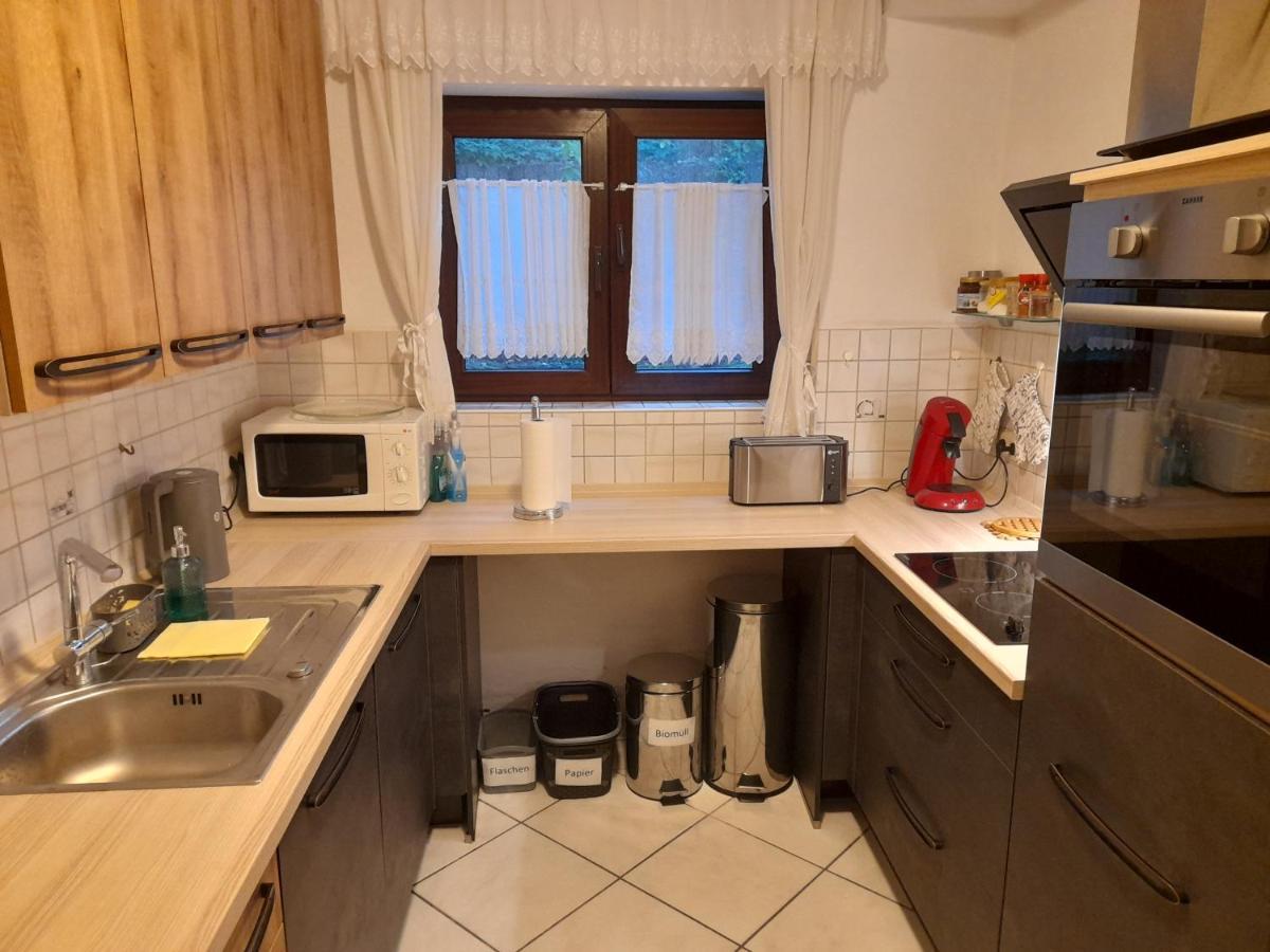 Souterrain Wohnung In เบนส์ไฮม์ ภายนอก รูปภาพ